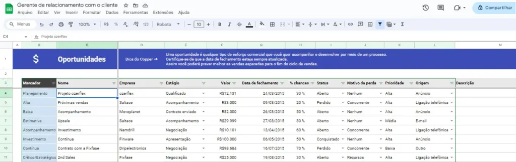 Melhores planilhas do google para organizar a vida e o trabalho A imagem é um print de tela da planilha de relacionamento com o cliente. O template é em tons de azul.