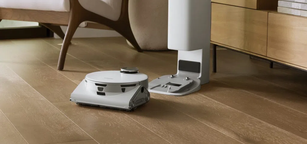 Ces 2024: novo robô aspirador bespoke jet bot combo da samsung também passa pano Este é o jet bot ai+, aparelho em que a tecnologia de ai em aspiradores da samsung surgiu. Imagem: smt