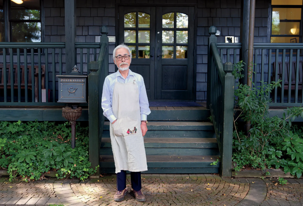 Hayao miyazaki fotografado do lado de fora de seu ateliê próximo ao studio ghibli em tóquio / imagem: the new york times