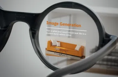 Cachorro de óculos de grau com display de página de sofá laranja.