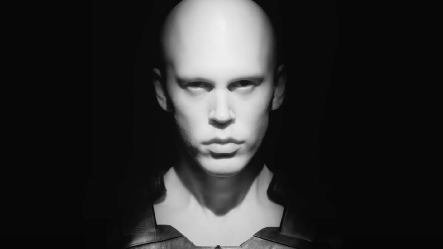 Crítica: duna: parte 2 orquestra momentos lendários do cinema mundial Feyd-rautha em uma foto em preto e branco destacando seu rosto