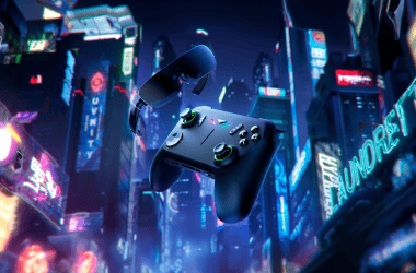 Controle de video game com headset em fundo futurista de neon na cidade; tecnologia, jogos, realidade virtual.