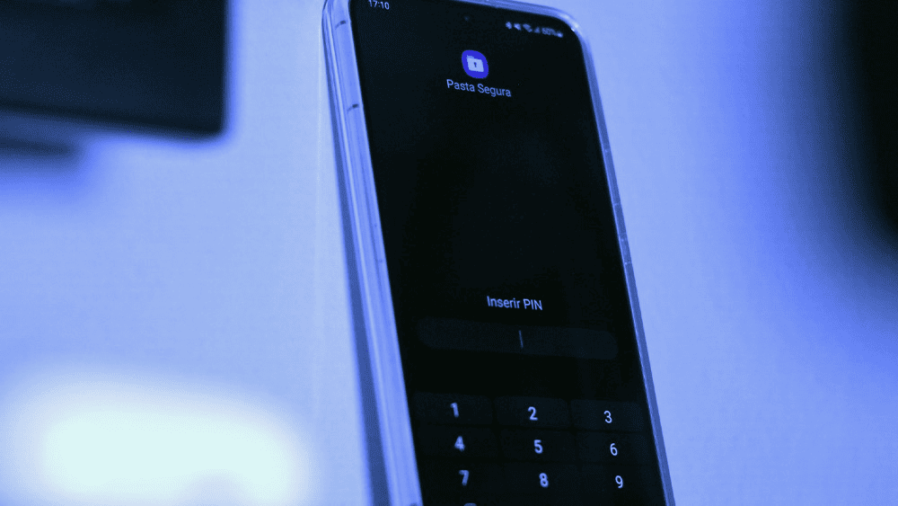 Celular no carnaval: dicas para curtir a folia com segurança Celular no carnaval: dicas para curtir a folia com segurança. Veja o que fazer antes, durante e após um possível roubo ou furto de celular no carnaval para ficar longe de problemas durante os dias de festa