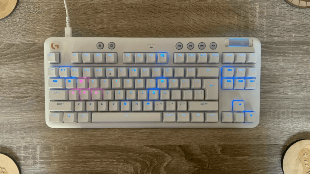 Melhores teclados para pc e mac Melhores teclados para pc e mac. Pensando em comprar um novo teclado para seu computador? O showmetech reuniu as melhores opções e o que você deve considerar na hora da compra