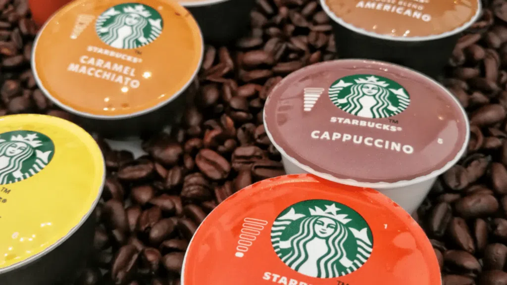 As melhores máquinas de café e cafeteiras As melhores máquinas de café e cafeteiras. Nespresso? Dolce gusto? Três corações? Ou mesmo aquela cafeteira que moe grãos e passa café como ninguém? Confira as melhores nesta lista