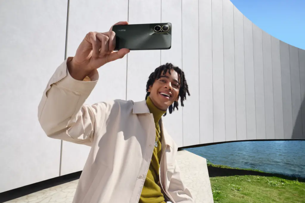 Realme c67 chega ao brasil com câmera de 108 mp e "dynamic island" Variante preta do realme c67