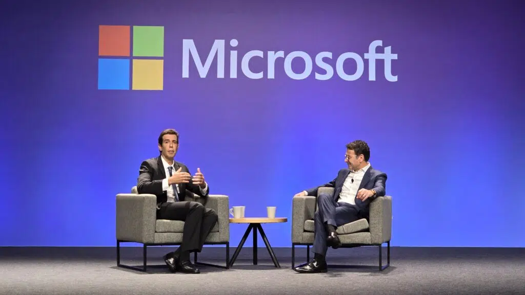 Alunos e professores devem usar ias, afirma secretário de educação do governo de sp Judson althoff, evp, chief commercial officer e thiago charnet, diretor de tecnologia do itaú em evento da microsoft para alunos e professores