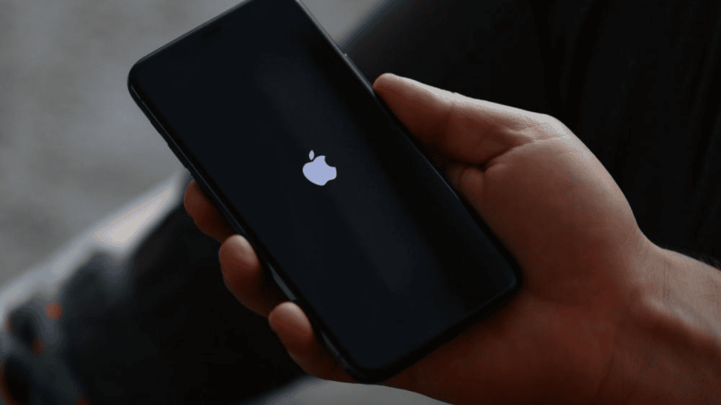 Apple-Datenleck zeigt, dass iPhone SE 4, faltbares iPhone und sogar Apple Glasses auf dem Weg sind Das iPhone Se 4 könnte bald von Apple auf den Markt kommen.