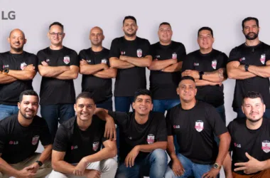 Ehemalige Mitarbeiter von LG nehmen an einer Sonderveranstaltung mit dem Technologie-Team von Showmetech teil.