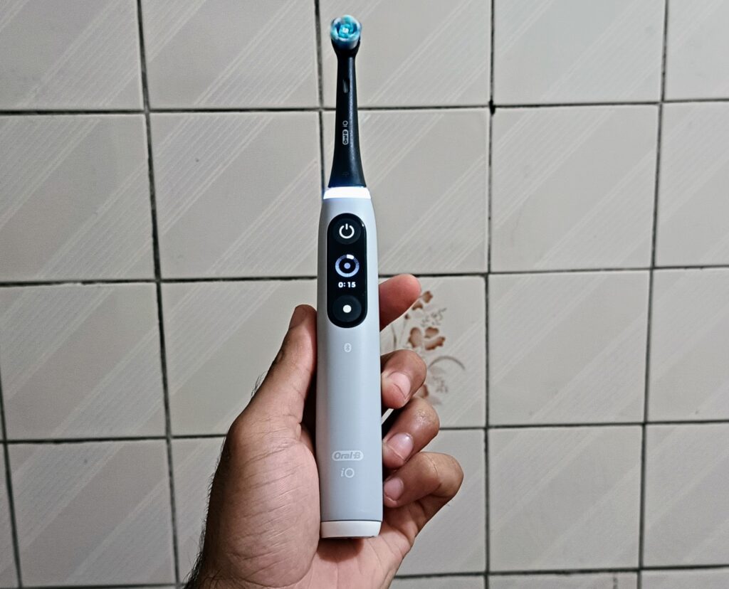 Escova de dentes Oral-B iO6