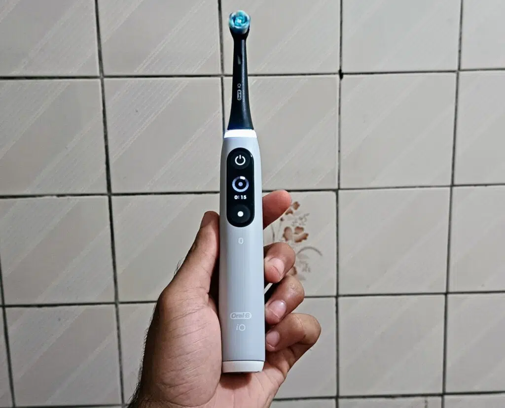 Review: oral-b io6 é a escova inteligente que mudará seus hábitos de escovação Escova de dentes oral-b io6