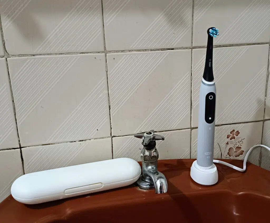 Review: oral-b io6 é a escova inteligente que mudará seus hábitos de escovação Escova de dentes inteligente oral-b io6