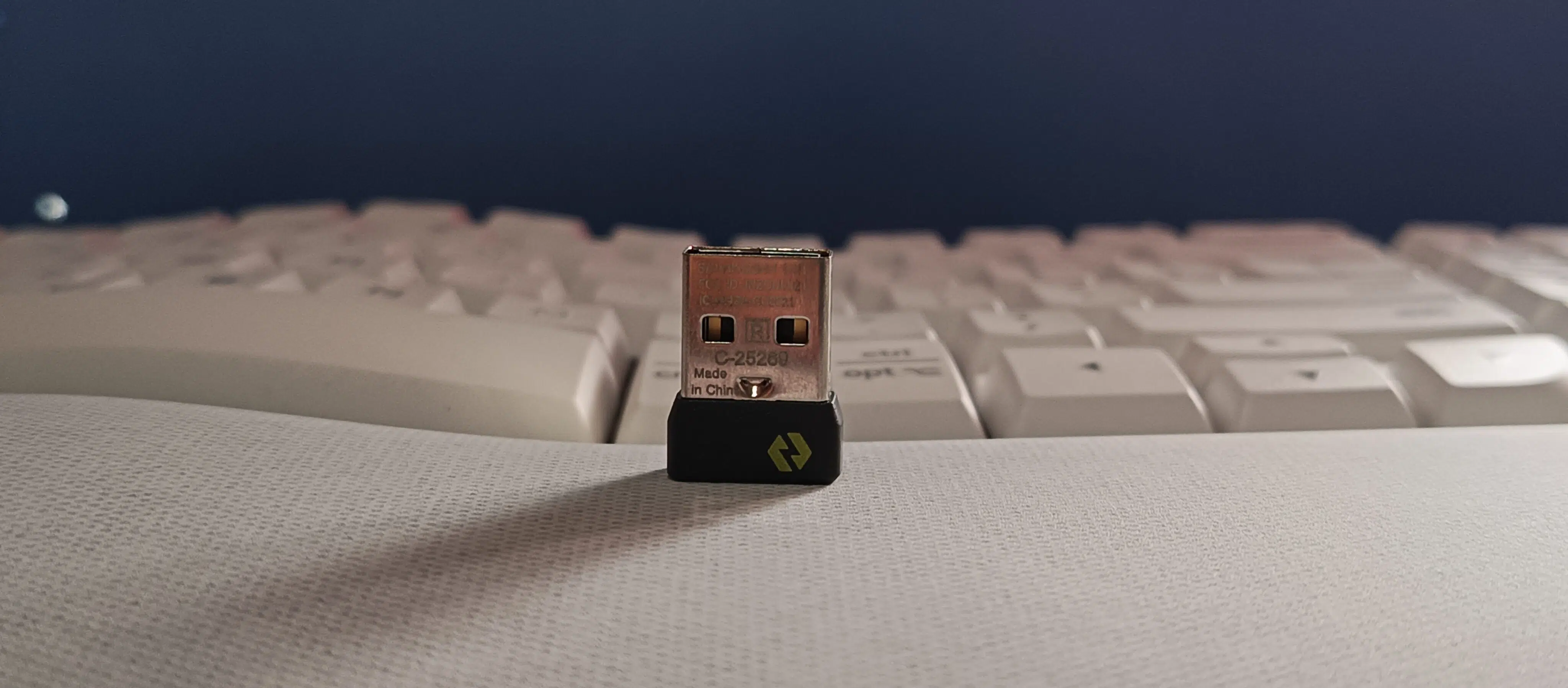 Bewertung: Die Logitech-Wave-Keys-Tastatur bietet Komfort und Funktionalität Logi Bolt-Anschluss für Logitech Wave Keys-Tastatur