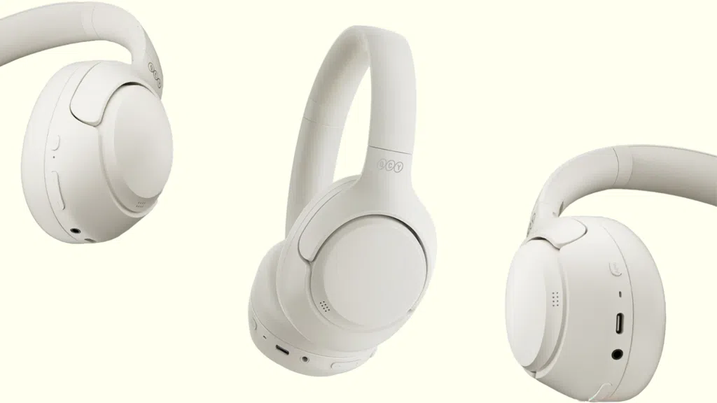 Review: qcy h3 anc tem cancelamento de ruído espetacular Fone qcy h3 anc da cor branca em fundo chapado cor creme