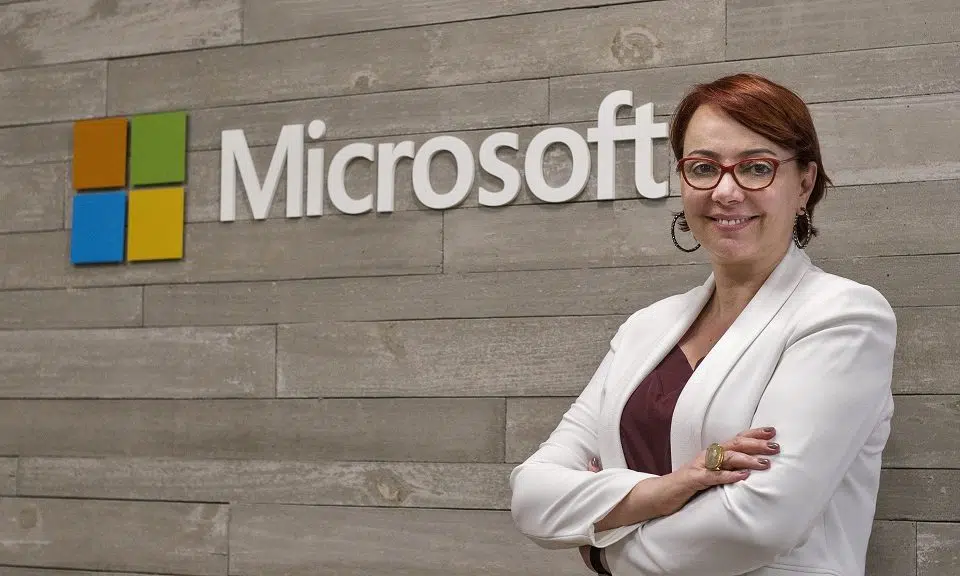 Alunos e professores devem usar ias, afirma secretário de educação do governo de sp Alunos e professores devem usar ias, afirma secretário de educação do governo de sp. Durante evento da microsoft, renato feder explicou como as inteligências artificiais já estão beneficiando alunos e professores das escolas de são paulo