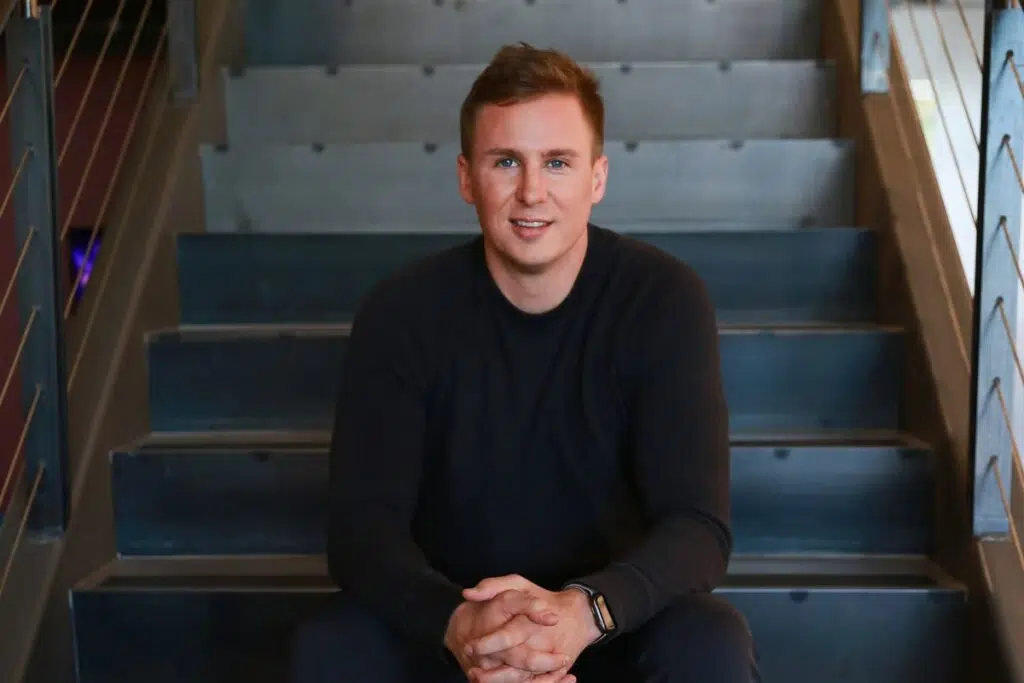 Openai e figure mostram figure 01, um robô que vê, conversa e realiza tarefas Brett adcock, fundador da figure ai,