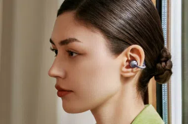 Áudio sem fio com tecnologia avançada para conforto e qualidade de som.