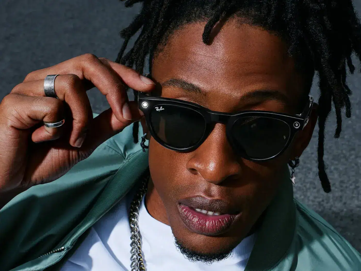 Review: ray-ban meta innoveert perfect op het gebied van contentcreatie Review: ray-ban meta innoveert perfect op het gebied van contentcreatie. We hebben de slimme bril van Meta getest, die kan worden gebruikt om gelukkige momenten vast te leggen, als headset en zelfs met een persoonlijke assistent. Bekijk de volledige analyse!