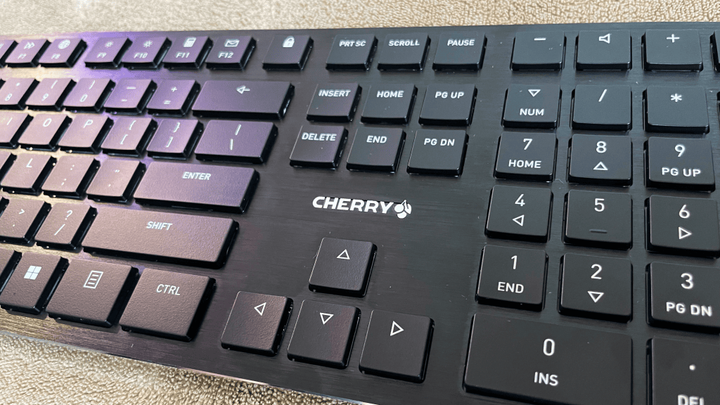 Melhores teclados para pc e mac Melhores teclados para pc e mac. Pensando em comprar um novo teclado para seu computador? O showmetech reuniu as melhores opções e o que você deve considerar na hora da compra
