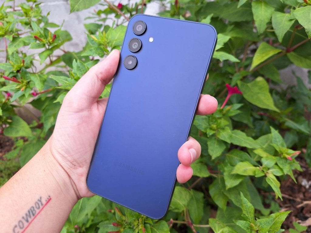 Обзор: Galaxy A15 5G, еще один хороший вариант среднего класса Задняя часть галакси а15 5g