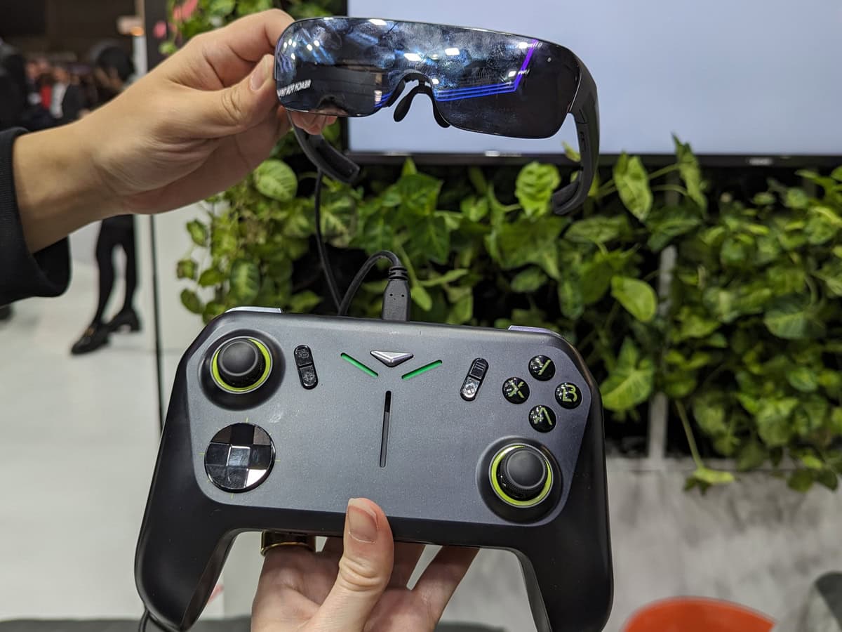 Pocket Go is a portable gaming PC that uses AR glasses as a screen Pocket Go is a portable gaming PC that uses AR glasses as a screen. Demonstrated at MWC 2024, it is shaped like a joystick, with glasses that simulate a 215-inch screen. know more