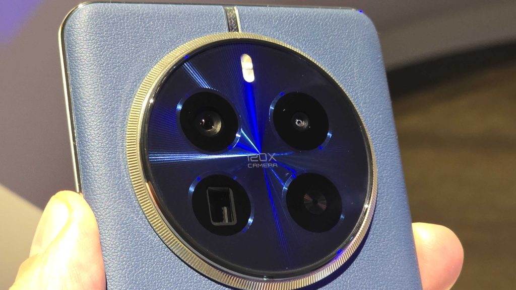 Realme 12 pro+ kommt mit 120-fachem Periskopzoom in Brasilien an Realme 12 pro+ kommt mit 120-fachem Periskopzoom in Brasilien an. Das Smartphone verfügt über bis zu 512 GB Speicher und 12 GB RAM, der empfohlene Preis beginnt bei 2 R$. Erfahren Sie mehr