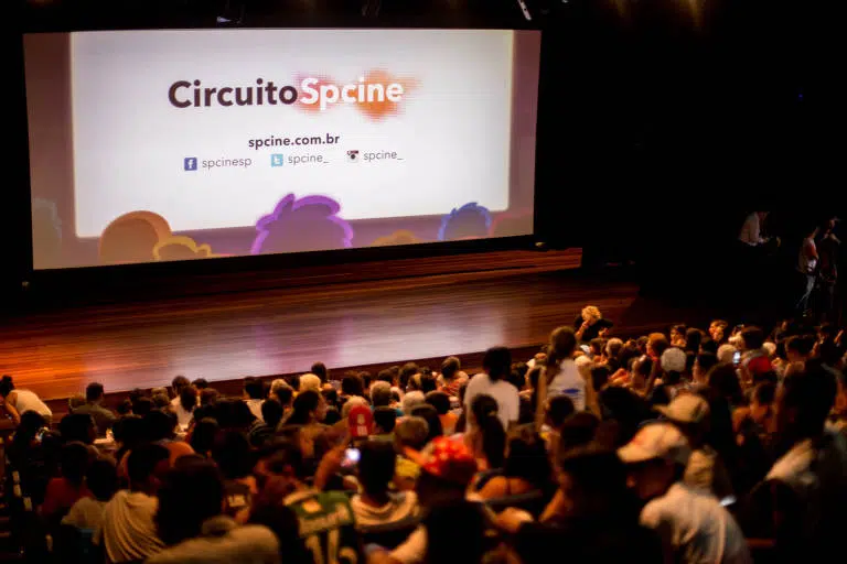 33 salas de cinema gratuitas em são paulo para você conferir - e economizar! 33 salas de cinema gratuitas em são paulo para você conferir - e economizar!. Diante de aumentos dos preços, existem salas de cinemas com sessões de filmes gratuitos em são paulo, tanto comerciais quanto independentes; confira!