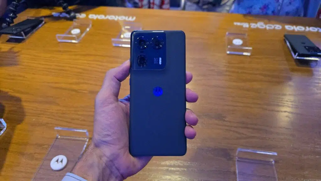 Motorola edge 50 ultra, pro e fusion chegam com ai e câmeras de 50 mp Motorola edge 50 ultra, pro e fusion chegam com ai e câmeras de 50 mp. Três smartphones chegam ao brasil com preço sugerido de até r$ 3. 499 e recursos interessantes para usuários premium