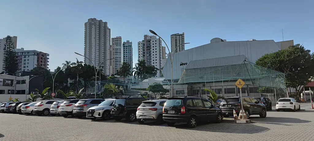 Review: galaxy m55 surpreende pelo armazenamento e fotos em ambientes escuros Foto retrato. (foto: reprodução/enzo sapio monello/showmetech)