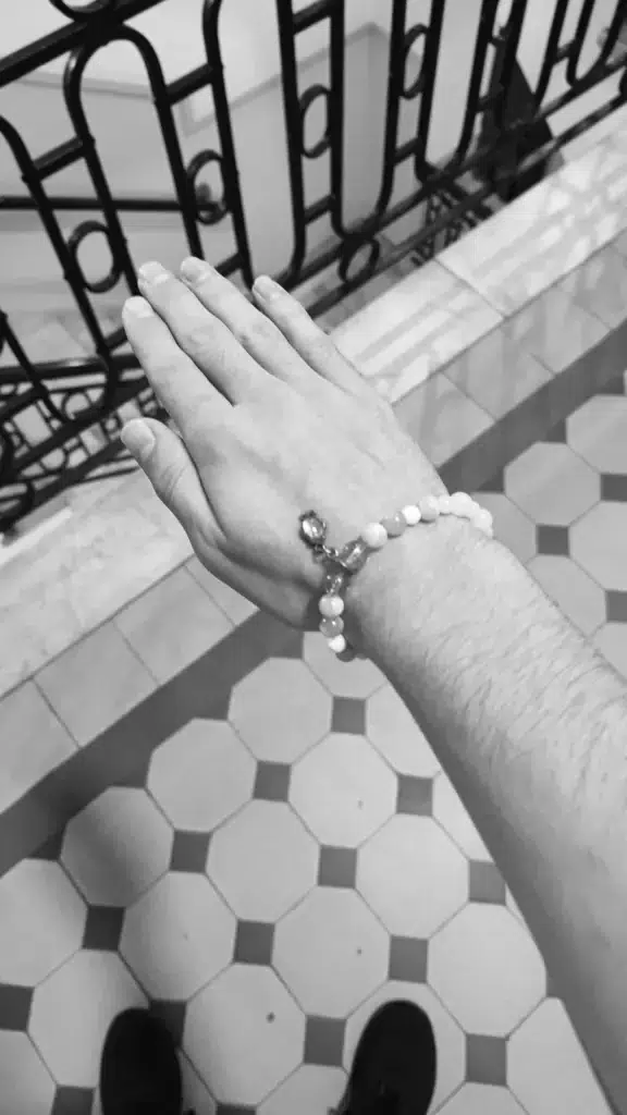 Review: galaxy m55 surpreende pelo armazenamento e fotos em ambientes escuros Efeito monocromático do galaxy m55 nas câmeras traseiras. (foto: reprodução/enzo sapio monello/showmetech)