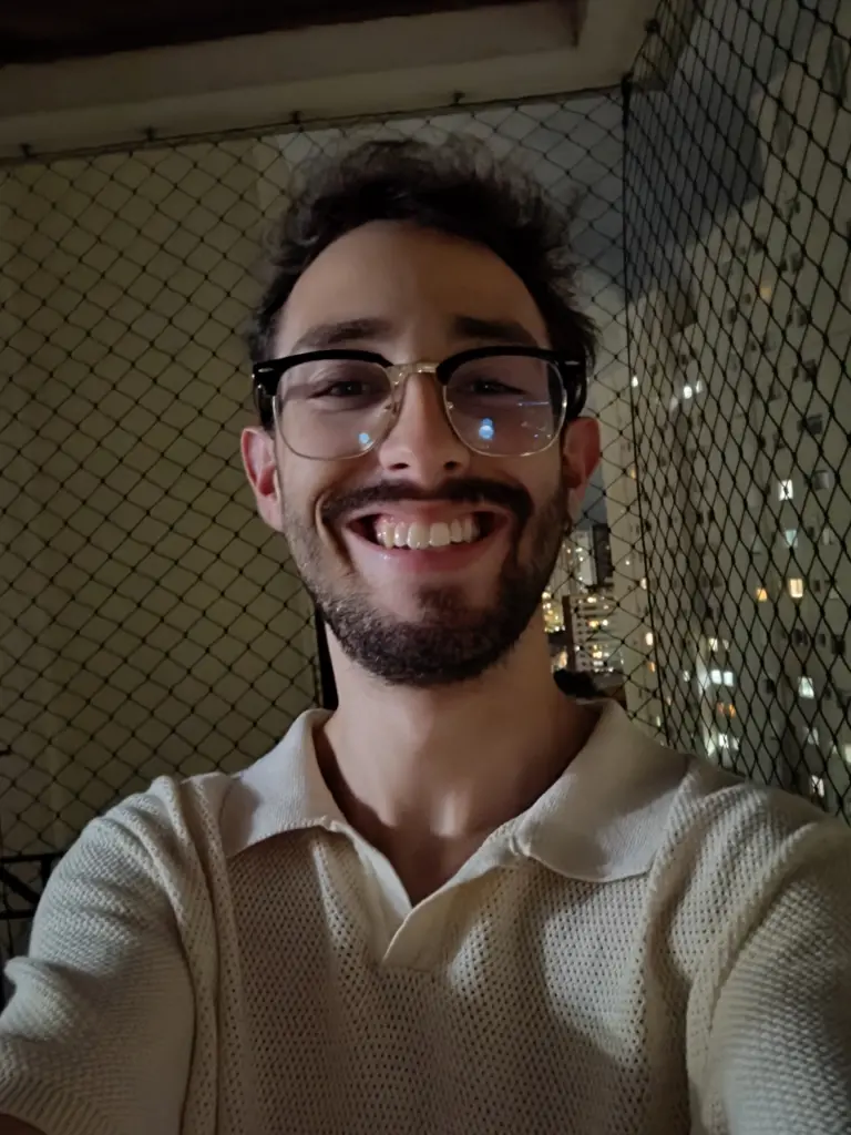 Review: galaxy m55 surpreende pelo armazenamento e fotos em ambientes escuros Selfie com o nightography. (foto: reprodução/enzo sapio monello/showmetech)