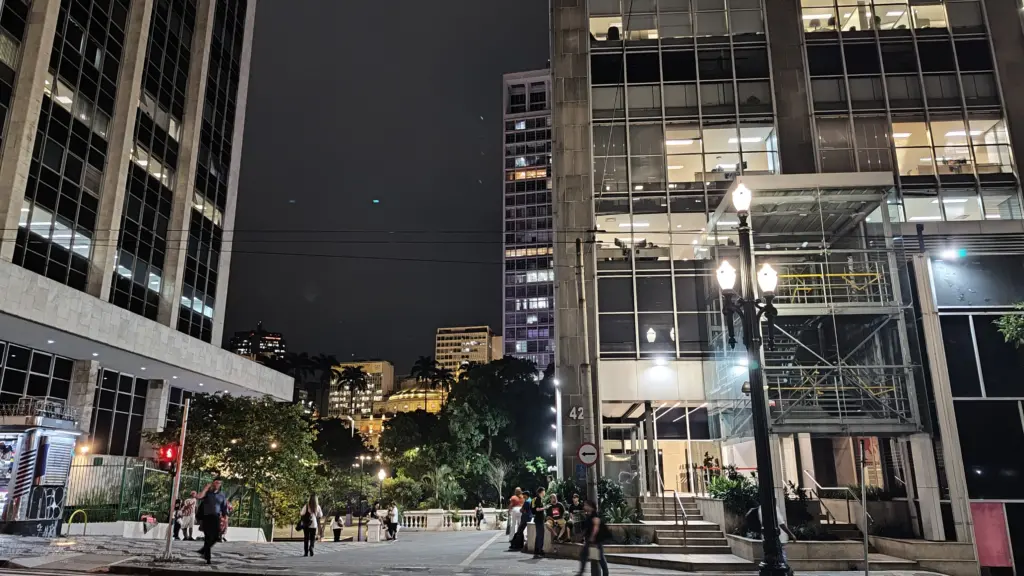 Review: galaxy m55 surpreende pelo armazenamento e fotos em ambientes escuros Foto tirada com o máximo potencial do nightography. (foto: reprodução/enzo sapio monello/showmetech)