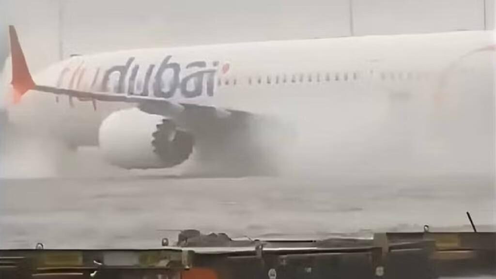 Avião pousando no aeroporto de dubai