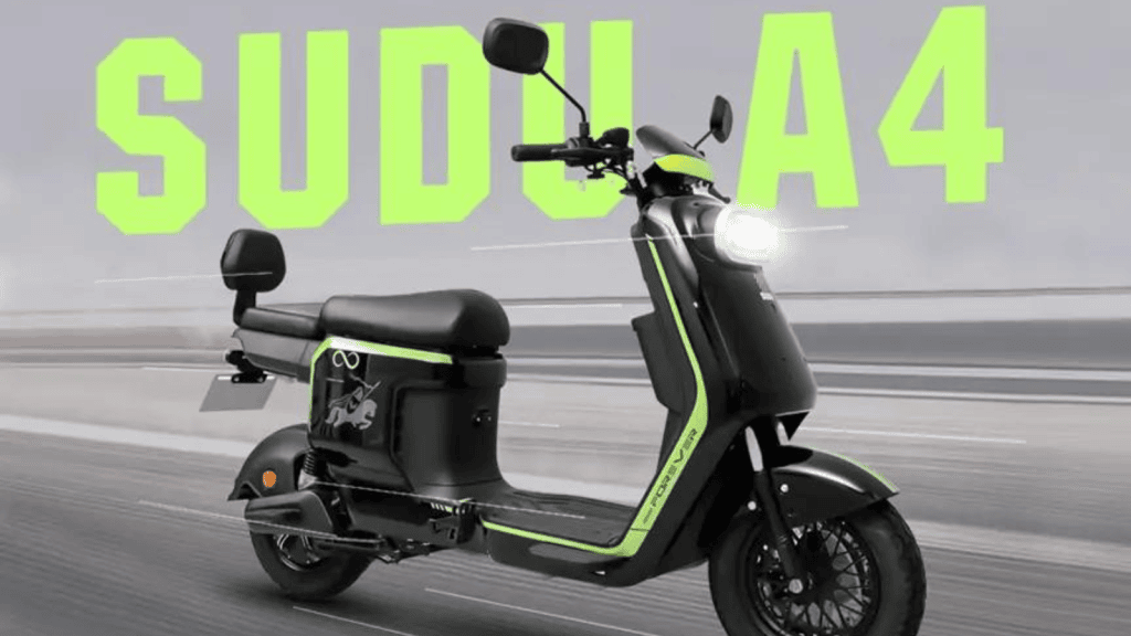 Elétrico scooter com design moderno e destaque para tecnologia de ponta.