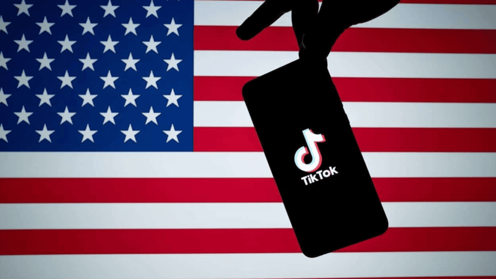1. Emoji de bandeira dos eua com telefone exibindo tiktok na tela, fundo da bandeira americana.