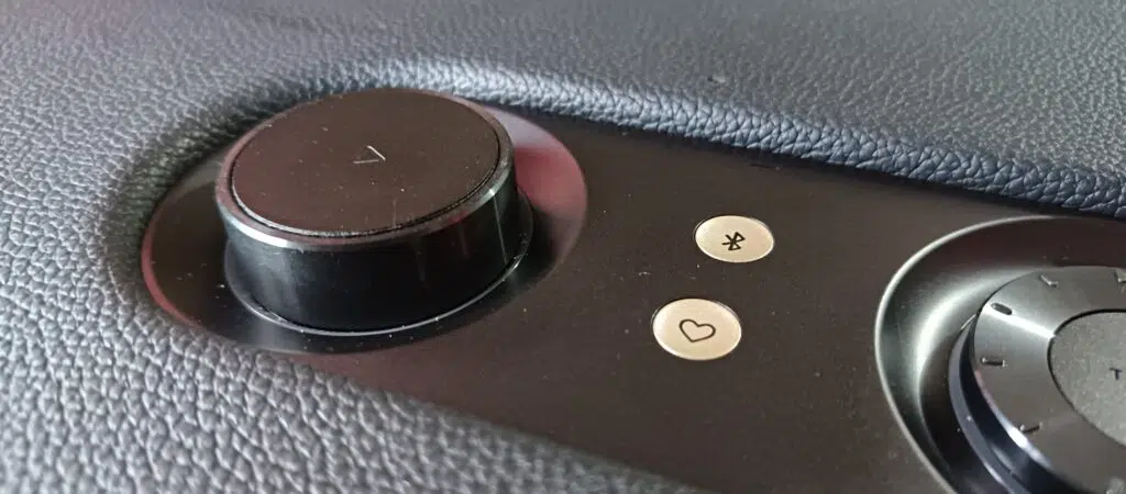 Review: jbl authentics 500, a caixa de som retrô hiperconectada Review: jbl authentics 500, a caixa de som retrô hiperconectada. Modelo com design retrô chega com suporte duplo para assistentes pessoais e potência de 240w. Veja o que achamos!