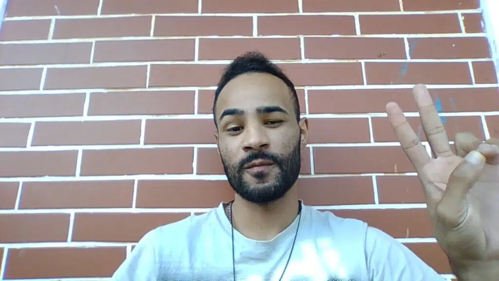 Recension: rog strix scar 18 notebook är en kraftfull spelmaskin! Selfie tagen av rog strix scar 18 bärbar datorkamera