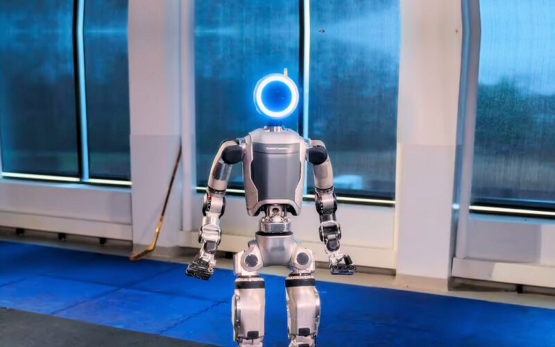Boston dynamics anuncia atlas elétrico, nova versão do robô humanoide