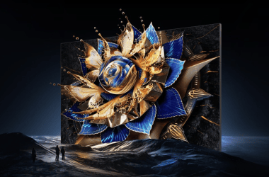 1. Televisão 8k com design futurista e arte digital detalhada.