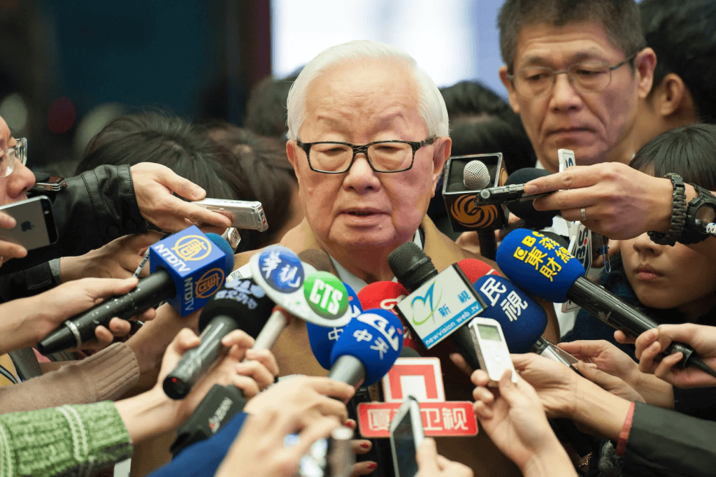 Check out 13 tips from Sam Altman to achieve success. Sam Altman's Tips