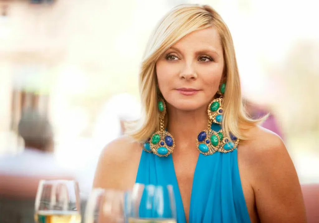 Por que samantha não está em... And just like that? Por que samantha não está em... And just like that?. Entre desavenças com sarah jessica parker e insatisfação salarial, saiba por que kim cattrall não está no elenco de... And just like that, que terminou sua 1ª temporada