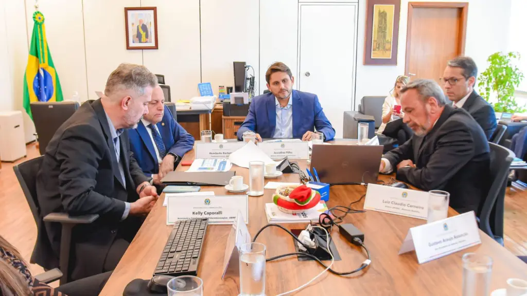 Det ulovlige smarttelefonmarkedet vokser på bekymringsfulle nivåer og truer allerede produsentene Abinee i møte