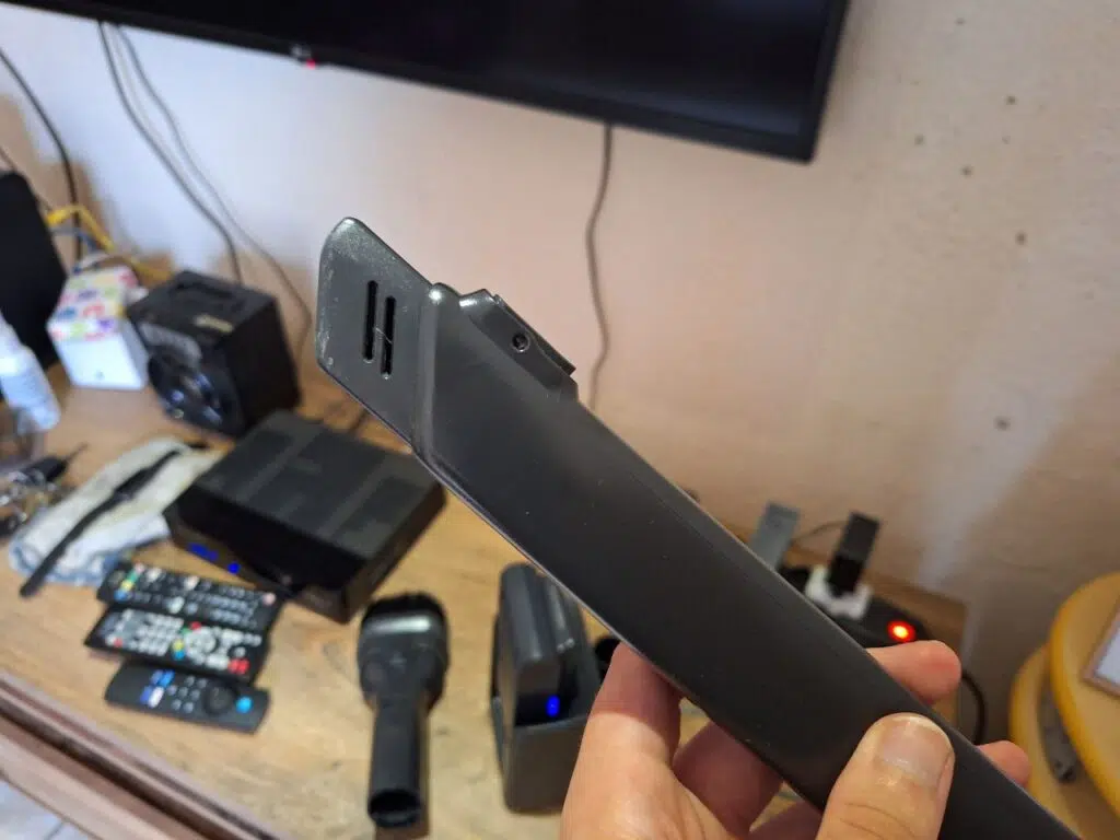 Review: aspirador de pó bespoke jet ai facilita a limpeza com um toque de futurismo Ponta do adaptador de extensão para cantos e frestas do aspirador sem fio da samsung