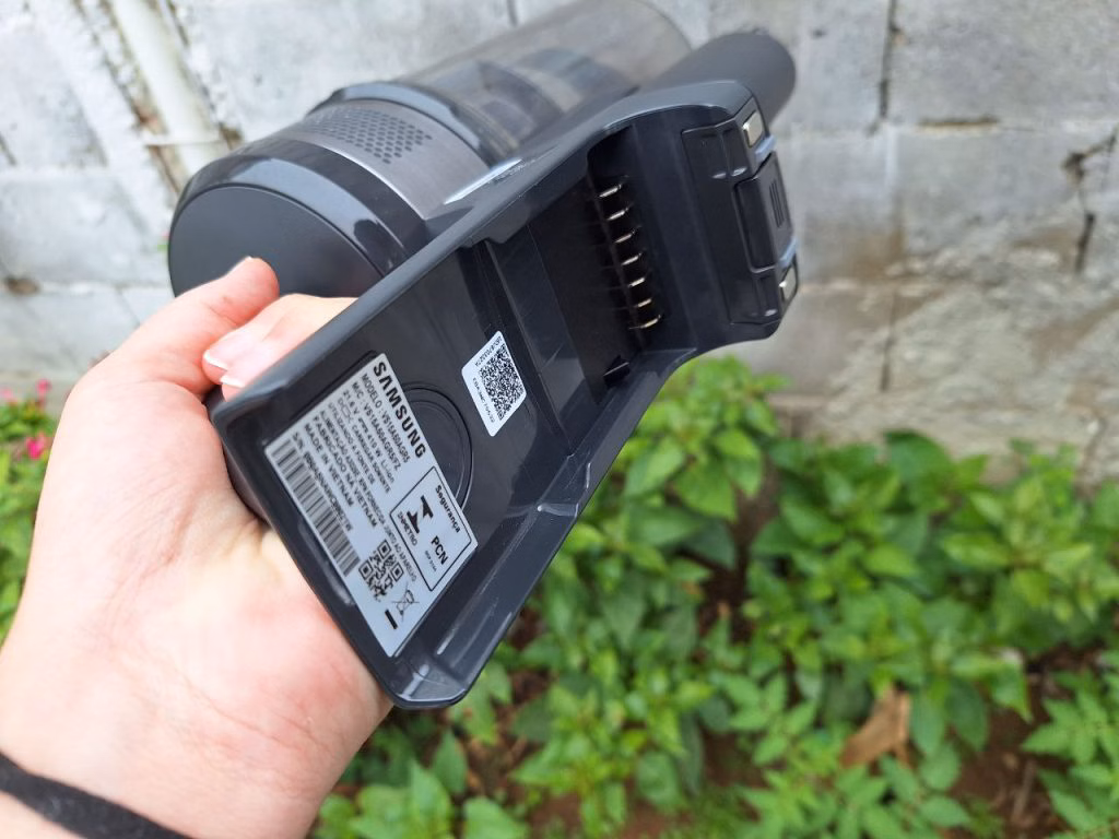 Review: aspirador de pó samsung jet 65 pet é versátil e fácil de usar Local para colocar a bateria do aspirador sem fio da samsung