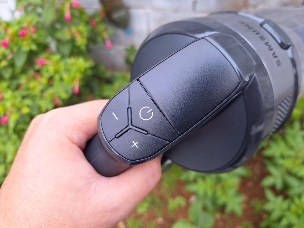 Review: aspirador de pó samsung jet 65 pet é versátil e fácil de usar Botões de controle do aspirador jet 65 pet