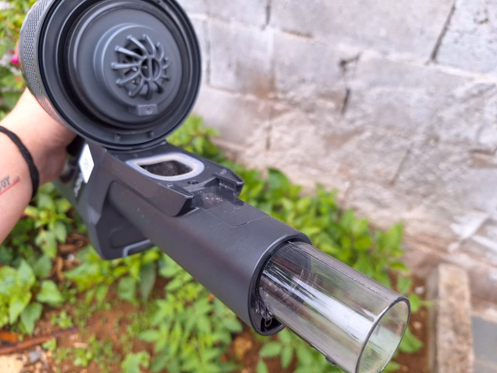 Review: aspirador de pó samsung jet 65 pet é versátil e fácil de usar Parte superior do aspirador jet 65 pet já aberto