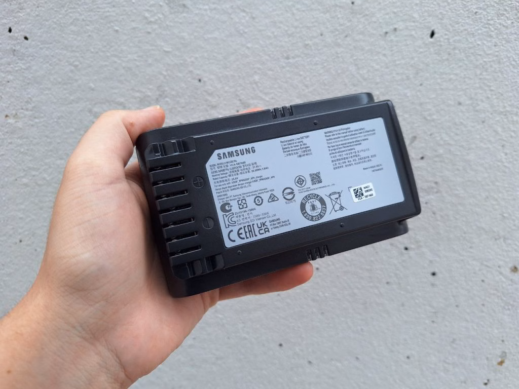 Review: aspirador de pó samsung jet 65 pet é versátil e fácil de usar Bateria inclusa no aspirador de pó jet 65 pet