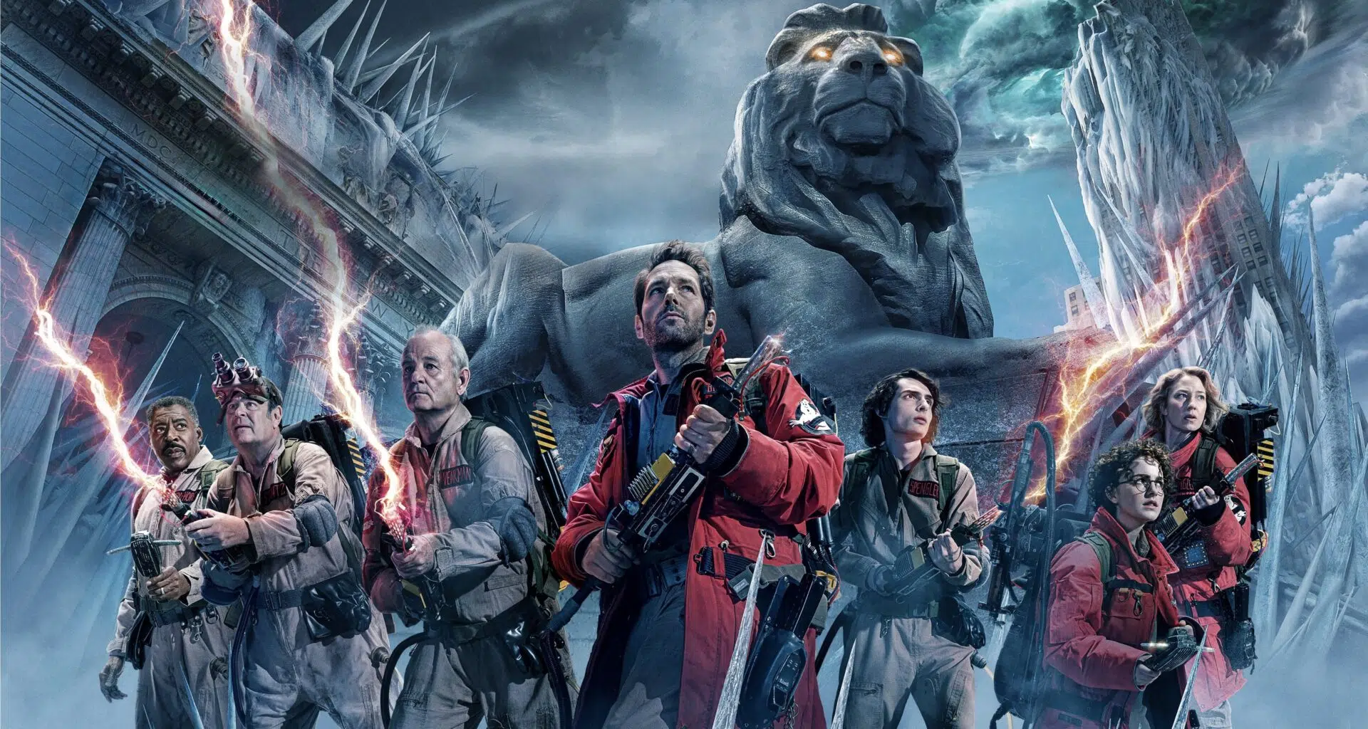 Equipe de ghostbusters em ação contra monstro estrangeiro, fevereiro de 2023.