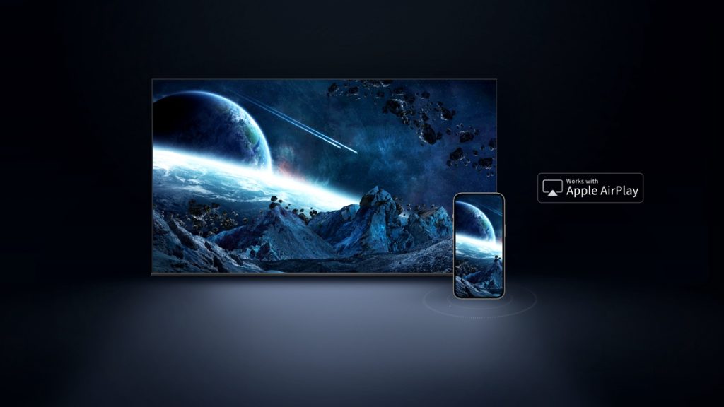 Transmissão de conteúdo via apple airplay em tv 4k com design moderno e tecnologia avançada.