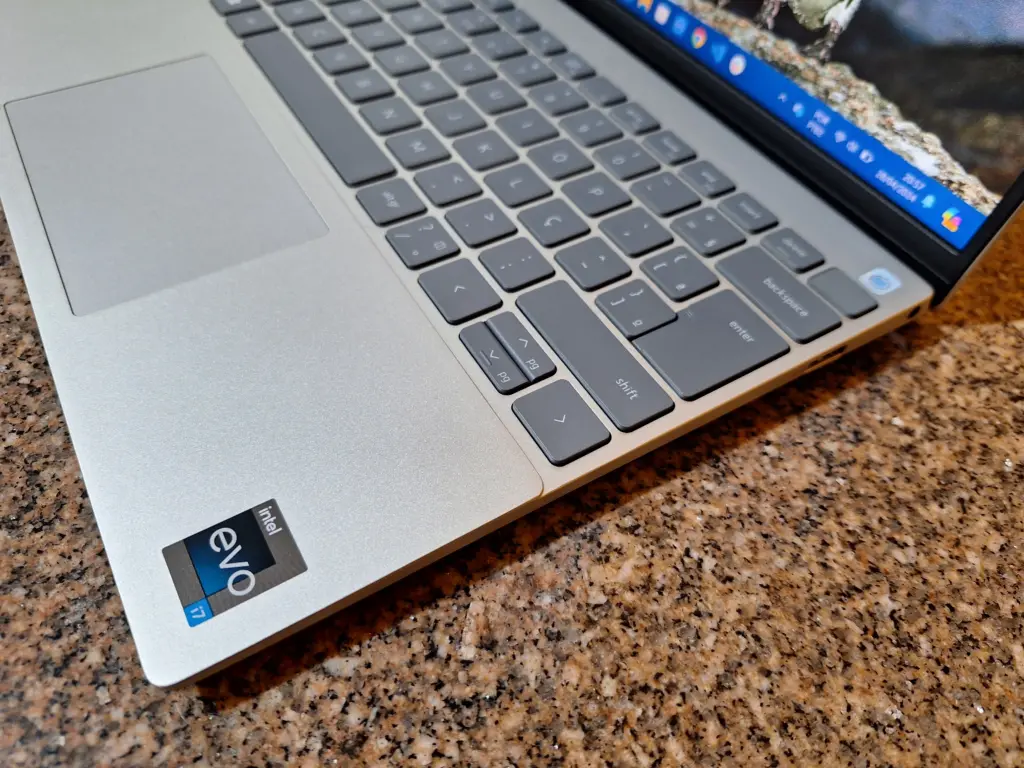 Review: dell inspiron 13 5330 é um notebook super compacto perfeito para produtividade Teclado do dell inspiron 13 5330